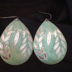 2/$15🔥 Teal Teardrop Earrings